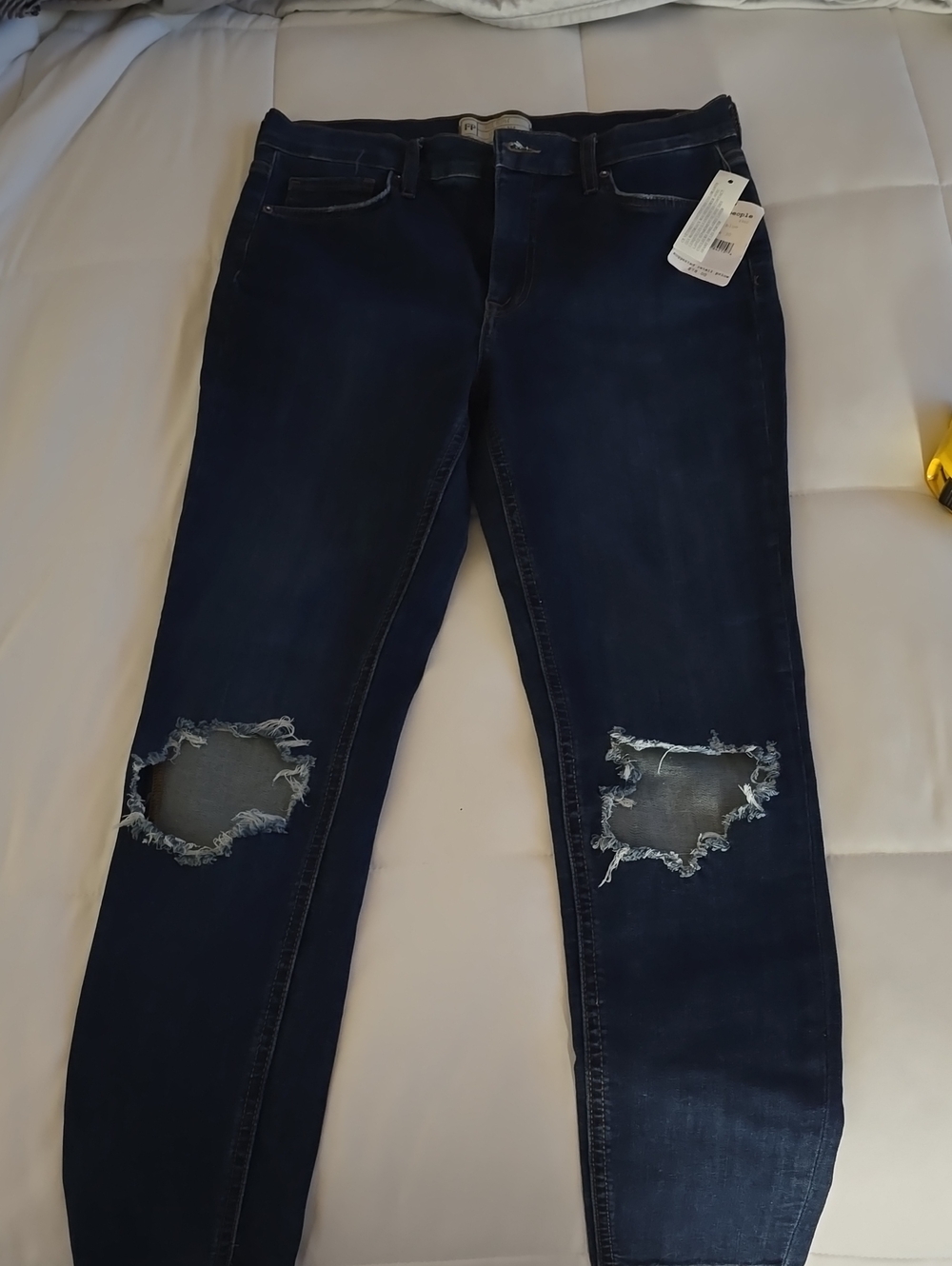 FREE PEOPLE 30 Dark Blue Distressed KNEE Women’s Jeans